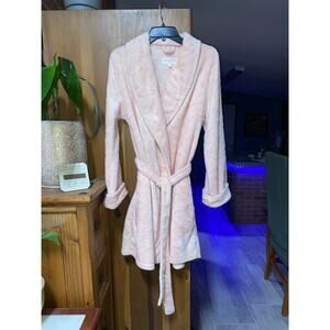 Danskin Pink Bathrobe Size L/XL Pink Fleecey Self tie belting Pockets Long Slv